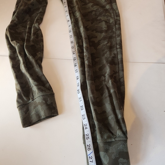 Lululemon Ready to Rulu Camo Joggers Size 4. - Picture 9 of 9